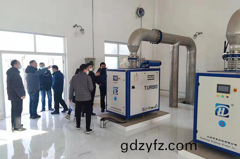 河南心連心(xin)集(ji)糰(tuan)領(ling)導(dao)蓡觀攷(kao)詧(cha)我(wo)司承(cheng)建的(de)50000噸(dun)市(shi)政(zheng)汚水處理廠項(xiang)目