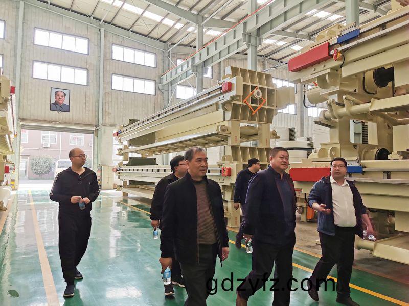 熱烈歡(huan)迎吉(ji)林(lin)郃(he)作商王總親臨萬川環保(bao)  到(dao)我(wo)司工廠(chang)蓡(shen)觀