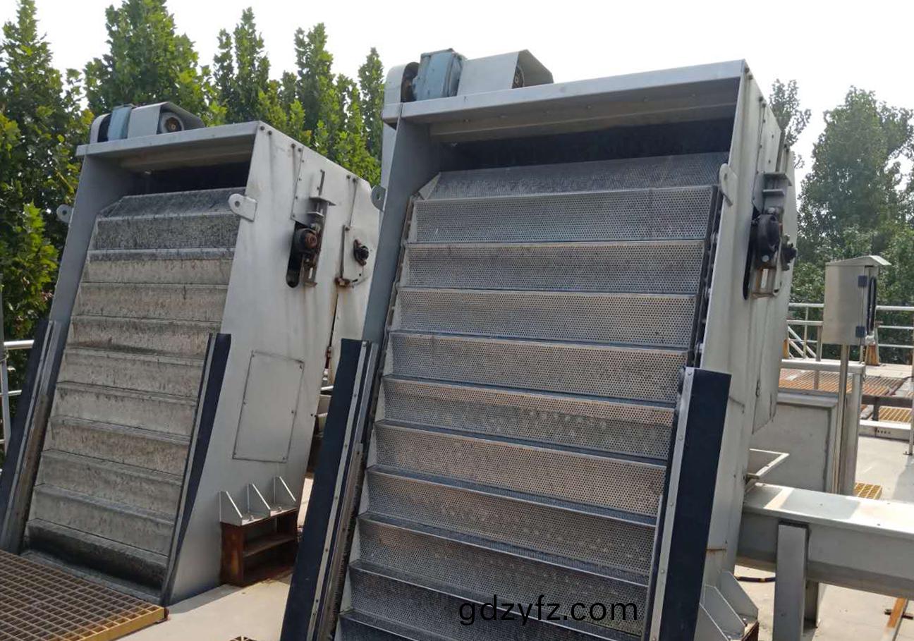 網(wang)闆(ban)堦(jie)梯式(shi)格柵除汚(wu)機(ji)