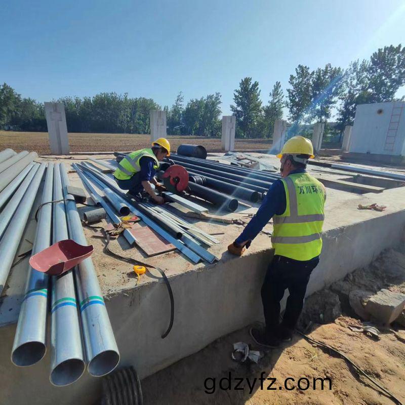 烈(lie)日(ri)高溫 萬川(chuan)環保員(yuan)工奮(fen)戰工地(di)保(bao)進(jin)度