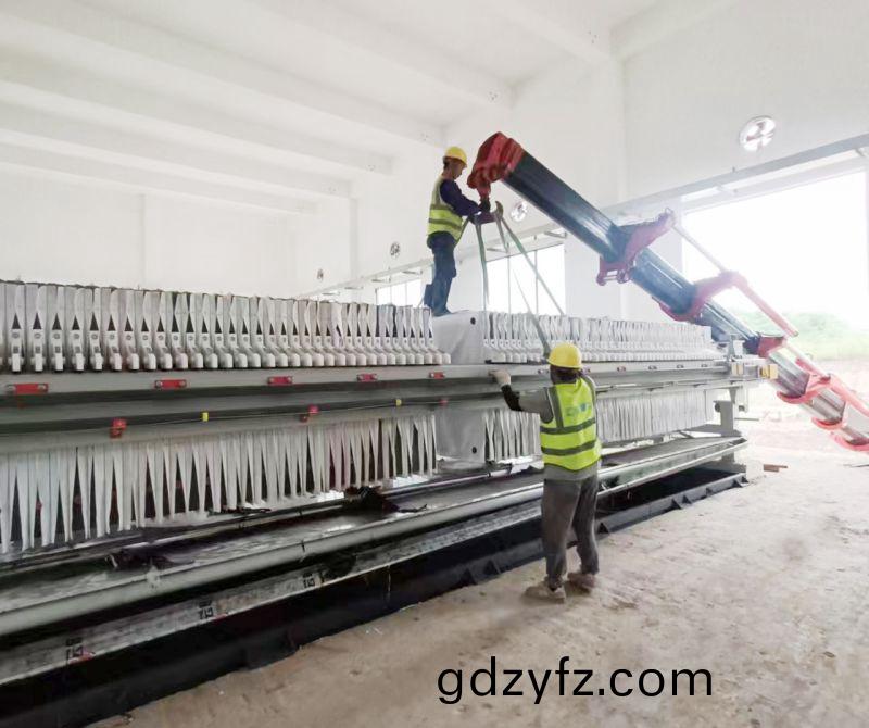 四(si)川(chuan)自(zi)貢(gong)工(gong)地雙節施工忙,堅守崗(gang)位獻力(li)量