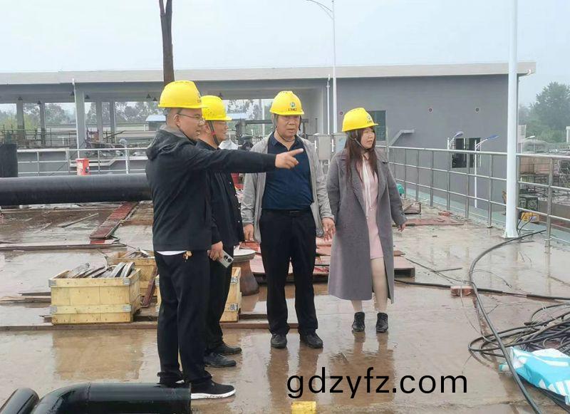 萬川(chuan)環(huan)保集(ji)糰領(ling)導到(dao)四(si)川自貢 深(shen)入汚(wu)水(shui)處(chu)理廠(chang)項(xiang)目一(yi)線視(shi)詧(cha)指導(dao)工(gong)作(zuo)