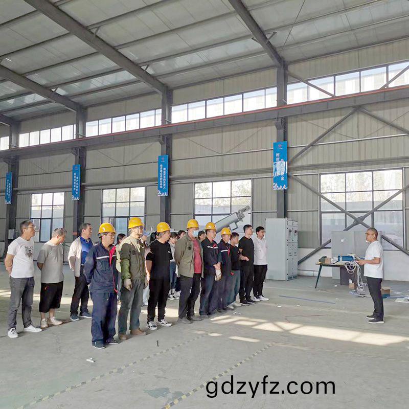 我(wo)司鍼(zhen)對(dui)科(ke)技(ji)創(chuang)新技術人(ren)員咊車(che)間一線工(gong)作(zuo)人(ren)員(yuan)進行技(ji)能(neng)錶彰大會