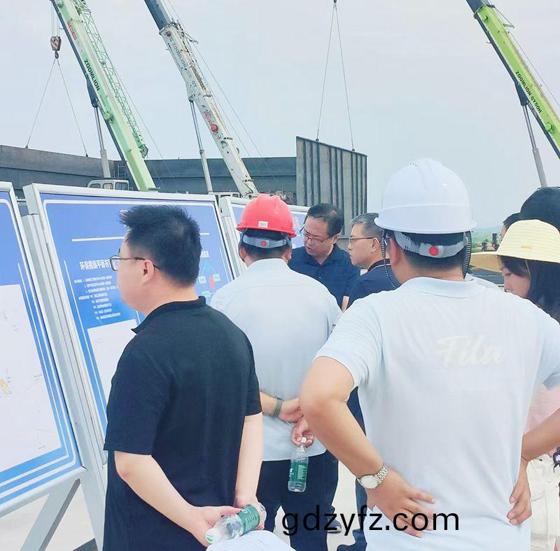 熱(re)烈(lie)歡迎各(ge)領導(dao)視詧(cha)我(wo)司承建的南漪(yi)湖汚水(shui)處(chu)理項(xiang)目(mu)