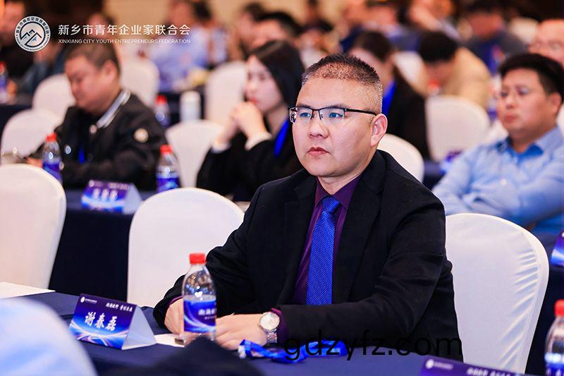 新鄕(xiang)青企聯(lian)理(li)事(shi)謝旾磊(lei)：萬(wan)裏江河(he)，川(chuan)流(liu)不息(xi)——堅持環保(bao)事(shi)業